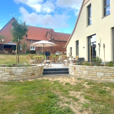 Runde Beete aus Sandsteinen