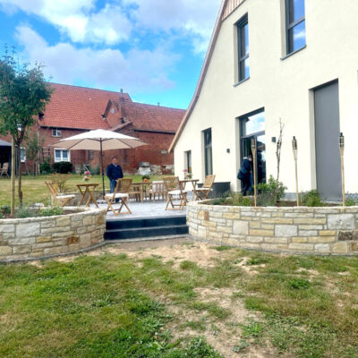 Runde Beete aus Sandsteinen